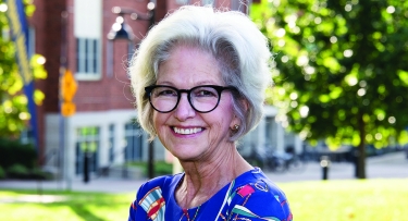 Headshot of Eileen Niedzwiecki