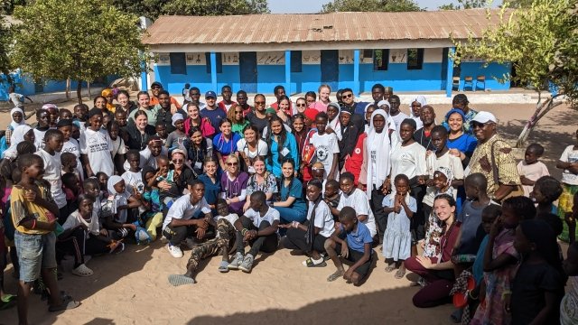 Photo of group of patients and Mercy students and faculty